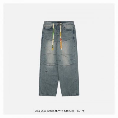 balenciaga 巴黎世家 25Ss 花色吊绳牛仔长裤 定制赛络纺右斜六织纹理牛仔面料 结构特性经纬纱以45 右斜交织 传统牛仔裤多为左斜 形成更紧密的梭织