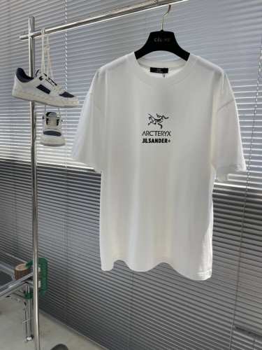arcteryx始祖鸟 2025夏季Aw新品，时尚休闲圆领短袖T恤，专柜同步有售，原单狠货，进口原版面料，工艺极度复杂，视觉相当雅致时髦，高贵而优雅，从主体面料