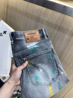 dsq第二次方 2025新品男士牛仔裤 面料舒适弹性好。独家发售 时尚优雅 重工艺设计。采用原色酵母水洗工艺 精选进口重磅丹宁牛仔面料 配定制五金装饰 真皮皮牌