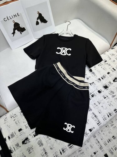 celine* 25Ss新款短袖+短裤 字母直绒面料 超级显瘦 高品质 两色三码 Sml