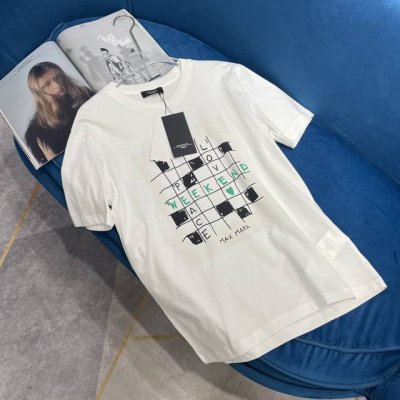 weekend Maxmar* 春夏新品 创意字母Logo印花短袖T恤。气质少女风减龄又时髦！低调奢华，经典版型百搭不挑人上身美的不要不要的！做工品质看细节！1