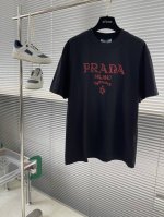 prad 2025夏季新款短袖T恤，特色的刺绣花纹工艺，个性艺术系列全网独家首发 百搭款细节处理完美240克纯棉面料十分精致 原版面料 网红明星同款高版本 高品