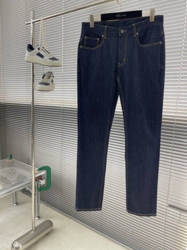 berlut 原身色牛仔裤 环保纱线定染活性原色复古系，色牢度高至4-5级，真正做到了环保级别，解决了日常掉色的尴尬问题！丰富了细节，提升了整体的时尚感及凸显了