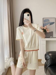套装 2670新款爱马仕夏季休闲时尚短裤套装~遮肉显瘦两件套~舒适面料亲肤透气~炸街显瘦减龄时尚Smlxl