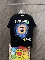 款号 G67 迪奥彩色星球字母圆领短袖 dior官网Zp同步新款T恤 面料采用32支双纱280克高克重纯棉面料 同缸定织定染原版同色螺纹 进口机器白墨直喷印花工