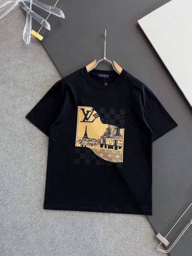Lv、升级款260G纯棉双纱爆款现货四季系列短袖，简约基础衣橱神器， 休闲百搭必备款 做工走线质感一流，两色推荐：白色、黑色、 独家版型测试上身无解谁穿都合适码