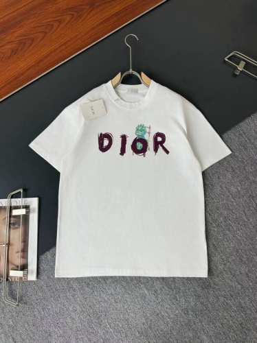 Dior* 迪奥*Cd 春夏最新款圆领时尚短袖T恤，重克纯棉双纱纯棉面料！贴肤舒适，耐看又好穿，经典字母Logo设计，原厂工艺一丝不苟，休闲百搭必备款 码数 S