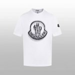 顶级版本 区别通货 Moncler 字母印花短袖 颜色：白色 尺码：Xs S M L 辅料: 全套定制辅料 版型：宽松 无性别区分 男女同款