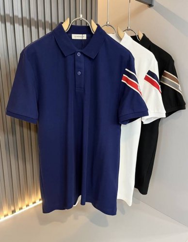 Mon蒙**口2025春夏新款男士原单男士短袖polo衫，贸易公司货，官网同步发售！此类型的基础单品是每季必出现的，客供进口珠地网眼棉，舒适性与透气性兼备，整体