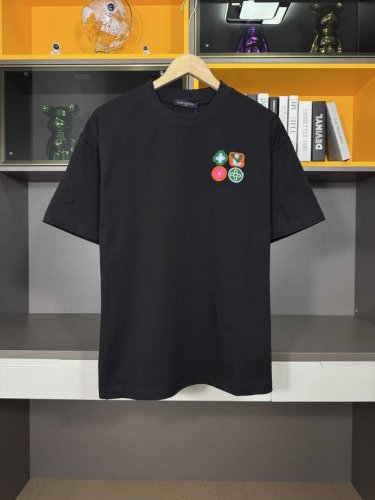 louis Vuitton路易威登 25Ss 胸口及后背四叶草Logo刺绣短袖T恤 购入原版开模打造，全套定制辅料，所有细节完美还原 定织定染260G纯棉双纱紧