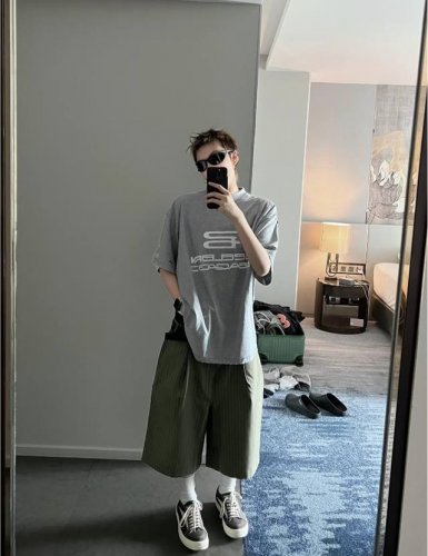 上新 Balenciaga 巴黎世家 Ai字体反穿短袖T恤 专柜一件难求！顶级配置。 男女情侣款 尺码M 1 L 2 Xl 3 工艺说明：此款采用24支单精梳紧