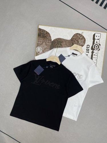顶级复刻版本 louis Vuitton 路易威登Lv 25Ss钉珠工艺手工珠刺绣字母圆领短袖T恤 Louis Vuitton 法国路威酩轩集团-Lvmh旗下品