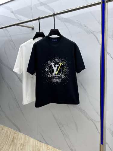 louis Vuitton 路易威登 2025Fw春夏新品圆领打底外穿T恤，立体感Logo微廓形半袖260克活性纯棉打底T恤，棉，手感面糯有骨感，柔而有韧性。工