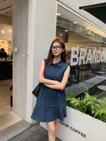 上新 guc* 古驰 强烈推荐 25年早春夏系列双G提花Logo翻领无袖牛仔连衣裙 荷叶边设计 颜色 蓝色 码数 Sml见尾图