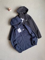 P270，报单款号03083。 掌柜力荐，25春季巴黎时装秀新品 Moncler 蒙口 男子商务轻奢夹克外套。 轻奢夹克，甄选品质面料，舒适内里 剪裁贴适人体，