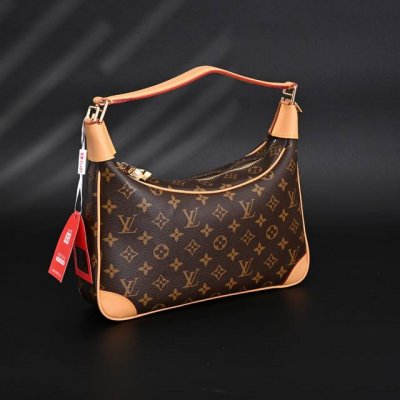 louis Vuitton Lv 中古爆款 Boulogne手袋牛角包M51265 经典驴家老花面料 青铜五金 可调节肩带实现斜挎或肩背 大容量口袋容纳日常所需