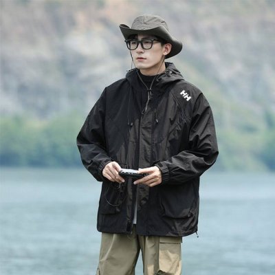 Hellyhansen Hh海丽汉森情侣款轻量防水连帽户外夹克外套 线上2000+ 超有辨识度的运动设计风格，让您的衣品不在大众化，都市休闲通勤时也能完美演绎，