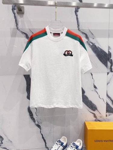Gucci 古驰 320克圆领短袖T恤 红绿织带袖子拼接 刺绣1921字母Logo 官方同步 1:1原版开模 时尚个性 百搭潮流 纯原品质 原版洗水面料 吊牌