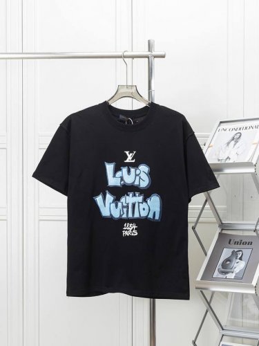 Louis Vuitton 路易威登 2025新款1845涂鸦字母印花短袖 定制240克同缸染面料 手感非常舒服 春夏最新砖柜同步 Os落肩版型 时尚又个性 超