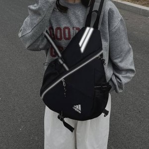 Adidas阿迪达斯 男女同款街头潮流个性休闲斜挎包大容量户外运动骑行包时尚百搭健身跑步胸包撞色三角背包 尺寸:50×38×13