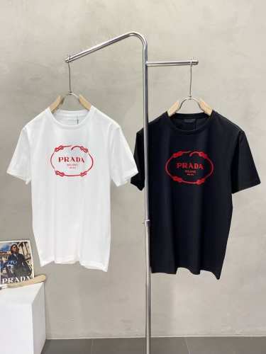 prada普拉达独家专供新款原单男士休闲短袖 高端定制 高端版本 时尚百搭爆款进口面料 手感超柔软细腻 穿着亲肤舒适 高端精品 代工厂p精细做工 上身非常赞 男