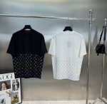 驴牌*25S春夏新品T恤.男女同款！Lvlogo标识立体渐变烫钻工艺，后幅印花相呼应。260G纯棉面料.柔软舒适.三标齐全！颜色：黑色.白色.欧码：S-Xl 1