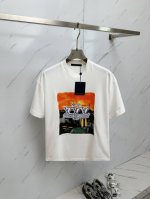 lv 2025Ss夏季最新品，专柜同步有售，原单狠货，时尚休闲圆领短袖T恤，上身舒适！吸睛而有亮点，采用进口原版面料，顶级工艺字母图案Logo，简单而不失时尚，
