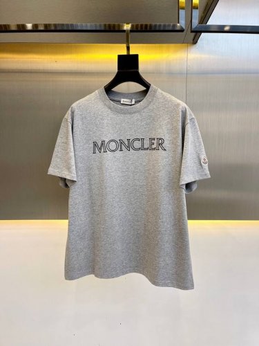 mon蒙口 春夏新款 高级成衣定制 时尚潮流休闲短袖T恤 采用进口双丝光欧棉 温儒柔软细腻柔软 上身亲肤 舒适 凉爽 胸前图案时尚立体 活力十足 时尚百搭必备款