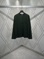 Miumiu 25Ss新款T恤简约的Oversize线条与Miu Miu徽标形成鲜明对比，彰显别具一格的经典格调。 码数：S.M.L.