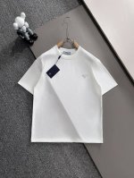prada* 2025春夏款上新 原高版本 普拉达 面料采用270克高密度纯棉 不变形 不缩水 工艺介绍：双线走位 胸口正中采用prada高档皮表五金后幅采用进