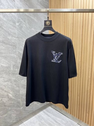 lv 路易威登 2025年春夏新品上新 三标齐全 圆领短袖T恤 好货不用过多介绍 看细节 专柜码数：S-Xxl 175 140建议M