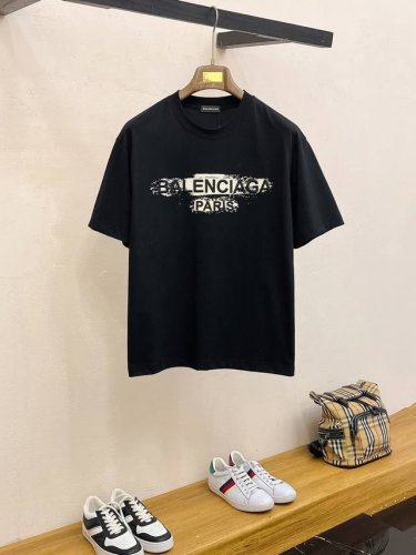 Ss巴黎世家纯棉最新面料经典标识图案Logo时尚简约潮流短袖，最顶级的品质专柜原单短袖，顶级制作工艺进口面料，专柜款独特设计，采用进口高端订制面料。官网在售！面