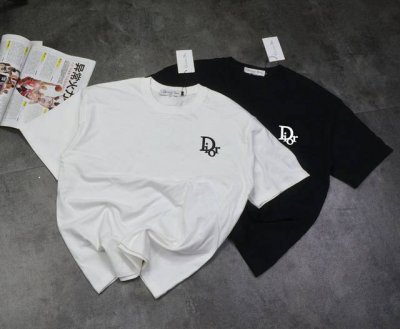 迪奥 Dior 2025夏款新款发男士商务休闲小Logo百搭纯棉圆领短袖面料透气舒适非常上身. 送人必备自留多可以 内穿外搭 现货秒发 迪奥字母Logo印花纯色