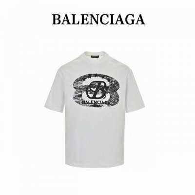 balenciaga 巴黎世家 24Ss 斑驳做旧字母印花短袖 印花材料采用安全环保无毒婴儿认证的发泡材料 印花轮廓清晰干净 有康丽机器出来的质感 如果衣服要清