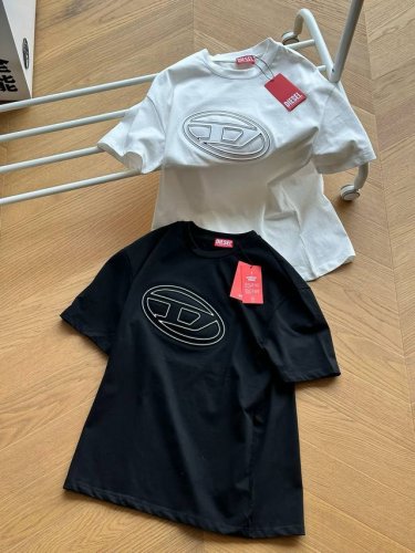 diesel迪赛 Ss24 Oval-D系列 立体Logo标志印花圆领 短袖Tee S~Xl 黑色 白色 原版220克全棉单丝光面料，亲肤舒适胸前大号椭圆形轮廓