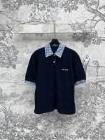 Miu 25早春新款 假两件撞色格子Polo领短袖衬衣 高定面料打造 质感细腻有分量 炸街减龄的名媛款 完美修饰身材比例线条 可甜可盐的同系列搭配 穿出门就是甜