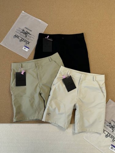 Arcteryx 纯色品牌小Logo标志舒适户外运动休闲时尚百搭直筒休闲短裤 男女同款 颜色 黑色 卡其 米色 尺码 28 30 32 34 36 想要在户外运