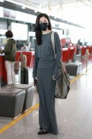 ra 2025夏季新款斜裁堆褶上衣 精选舒适透气的弹力垂感面料 腰部抽褶设计 Sml