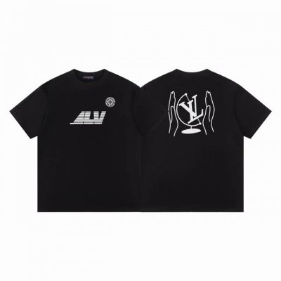 顶级品质Lv路易威登指南针圆领短袖 前后呈现图案和标识印花，高密度环保弹力胶浆印花工艺是一种独特的印刷技术，它结合了高密度、环保和弹力三大特性。胶浆具有较高的密