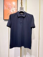 p270。 Lp诺悠翩雅，新款男士翻领Polo短袖T恤，采用丝光棉平纹面料，经典半拉链门襟设计，久穿不易变形，商务休闲，尽显商界精英风范，更奢华大气，上身 亲肤
