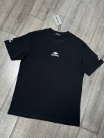 Balenciaga ：短袖T恤 工艺：刺绣 颜色：黑色 白色 码数：S~Xl 面料：精梳紧密棉盖棉280G 柔顺手感，做工细致。男女同款宽松版型！