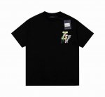 LV后背彩绘字母压花短袖T恤 颜色：图片色 尺码：Xs S M L 面料：采用260克双纱面料+260克配套螺纹 辅料: 全套定制辅料 无性别区分 男女同款