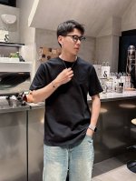 lv路易威登25Ss春夏新款首发专柜最新款短袖圆领T恤 高端订制 设计前卫时尚！品牌Logo重工艺设计 高端定制240克面料.手感柔软.穿着舒适.专柜级别精致车