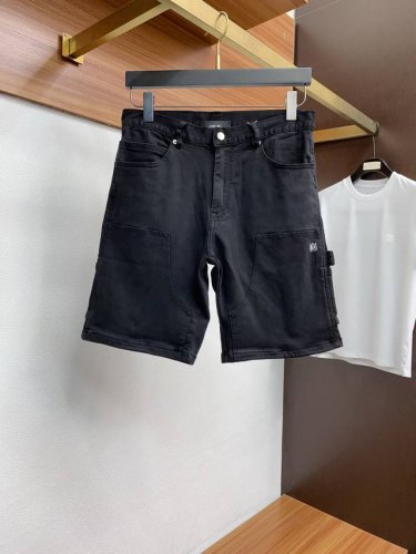 ami 25男士牛仔短裤原厂原布原洗水！进口原版水洗弹力面料，复杂的手工艺叠加，任何一个洗水环节多停留几秒都会变成完全不一样的颜色效果，所以越加珍贵，特别持久、