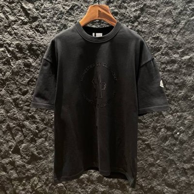 新款蒙口，新款T恤，面料采用顶级原版精梳棉洗水面料，立体印花图案设计，时尚潮流，顶级的做工，高端品质！男女同款。尺码：S-Xl