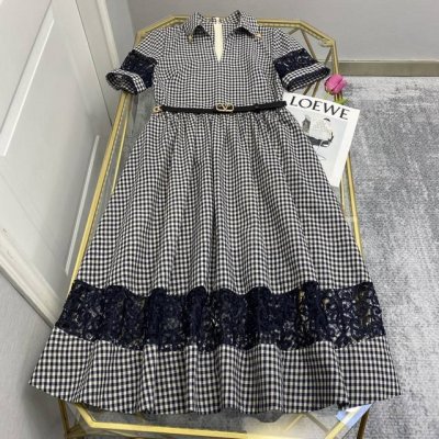 va*25Ss 性感V领金属扣点缀重工定位绣花收腰连衣裙， 配送腰带 高级面料，颜色:图片色，面料：精纺格子棉面料 Smlxl