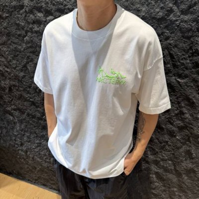 家夏季短袖采用优质棉质面料 亲肤舒适 版型完美 百搭款 Logo设计别具一格 上身效果潮流时尚活力满满 码数 S-2Xl 高端货品
