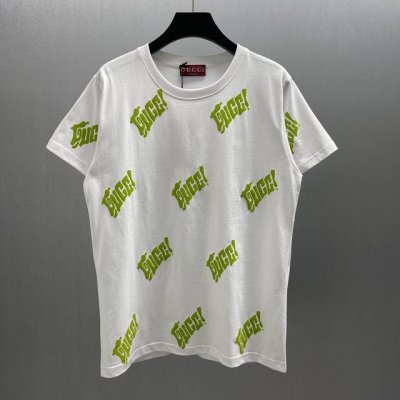 gu 柠檬裤印花针织T Size S-Xl 在2025早秋系列中，中国艺术家Currynew Xiang Zhang 挥洒创意巧思，将全新品牌标识融入男士成