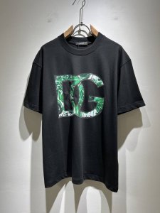 Dolce&Gabba*A 杜嘉*纳2025春夏新款男女同款短袖T恤，专柜同步发售！定制专属纯棉面料，胸前字母Logo图案印花工艺设计！简约大方，从容百搭，档次
