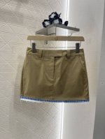P350 P270Miumi*2025新品上架 格子拼接马甲短裙套装 定制Yb原生全棉材质 质感光泽 挺括有型 翻领马甲剪裁 拉链开襟 领口拼接蓝格衬衫面料 作